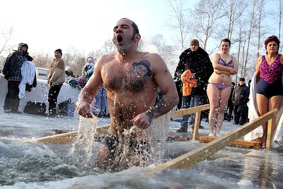 Прорубь род. Иордань Якоби. Тярлево крещение Иордань. Путин в проруби 2020. Лукашенко в проруби.